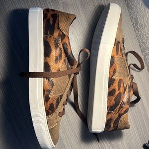 Mata sneakers 6 1/2 size. Cheetah sneakers in brown.